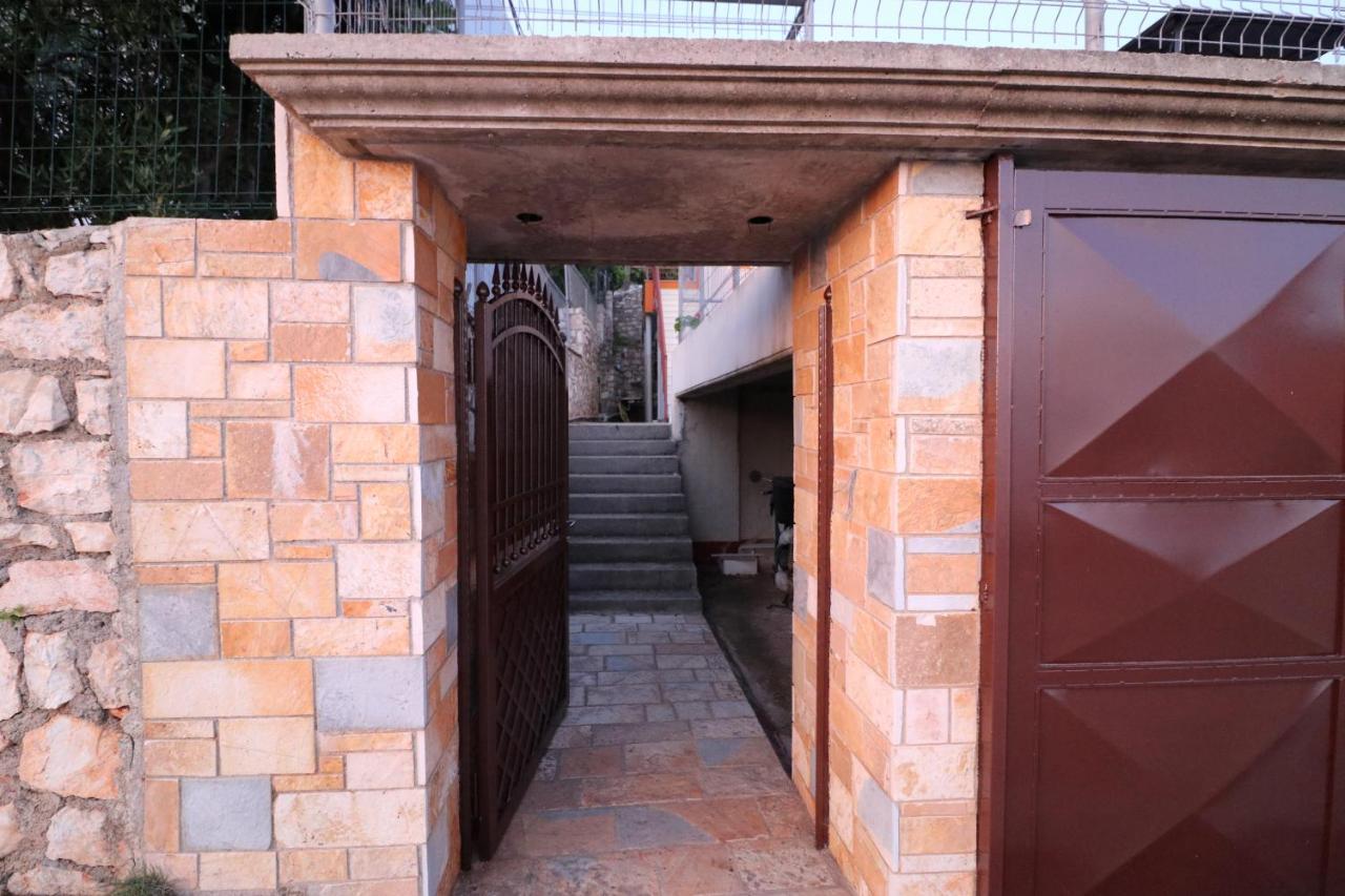 Ildora Qimon Appartement Himare Buitenkant foto