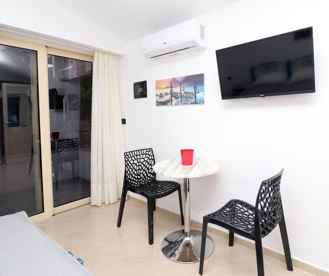 Ildora Qimon Appartement Himare Buitenkant foto